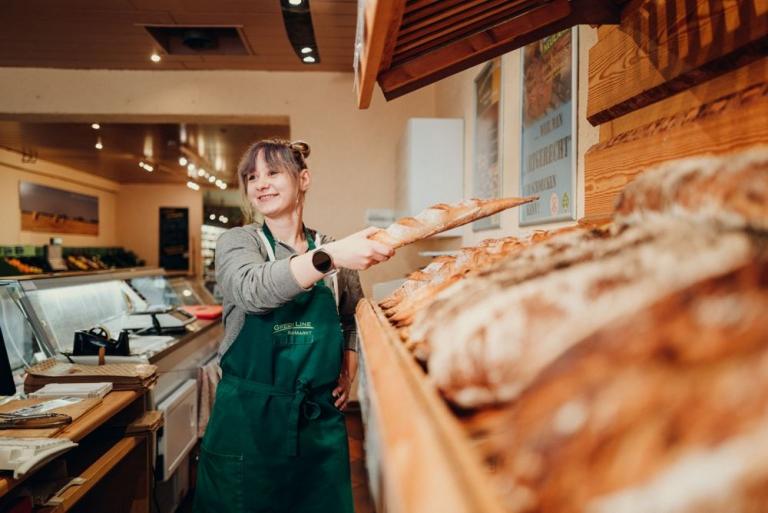 Bei solch einem leckeren Baguette fällt das Lachen leicht
