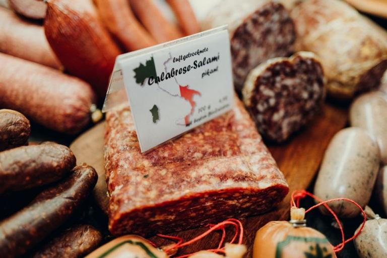 Unsere luftgereifte Calabrese Salami aus Italien